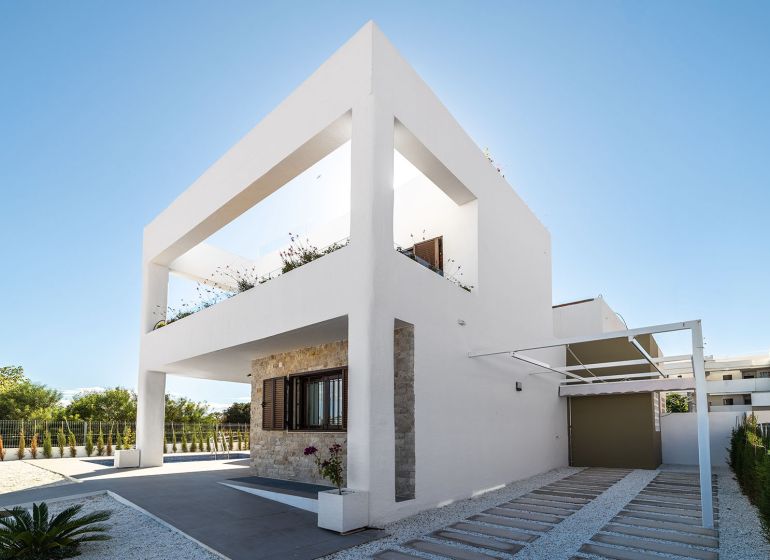 Predaj 2-izbového bytu, Almería, Španielsko - Dvojposchodový 2-izbový byt v Pulpí s minimalistickým dizajnom a záhradou.