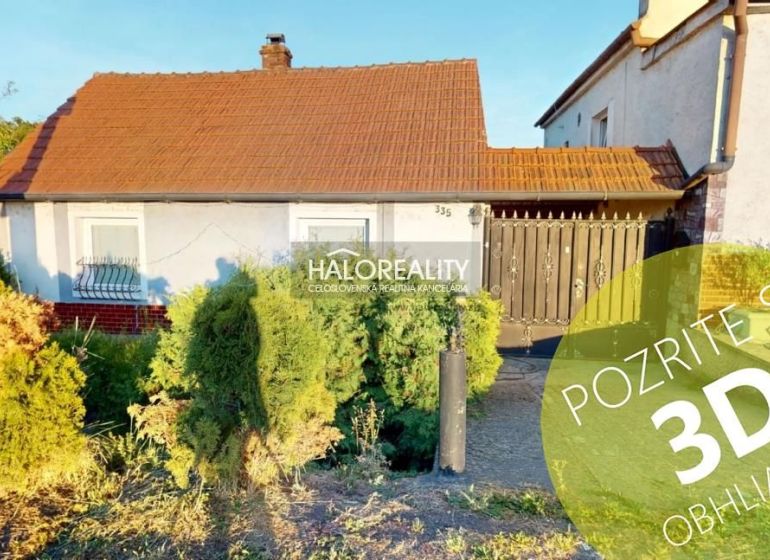 Predaj, rodinný dom Senica - EXKLUZÍVNE HALO REALITY - Rodinný dom v Senici s predzáhradkou a hnedou strechou, ponúka 3D obhliadku.