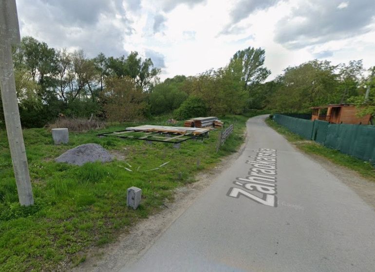 Pozemok 1160m2, Nižná Hutka, ul. Záhradkárská - Pozemky - bývanie v Nižnej Hutke na Zahradkárskej ulici obklopené prírodou.