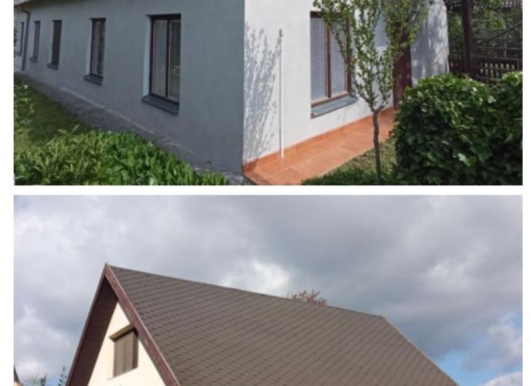 2 budovy v centre Komárna na predaj! - Rodinný dom v Komárne s bielou a zelenou fasádou, šikmé strechy.