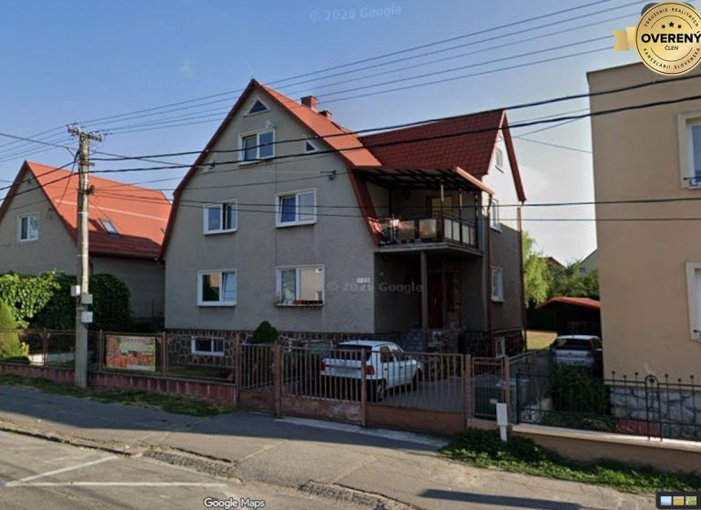 DOBRÉ REALITY - Výhodné dlhodobé ubytovanie v Bojniciach - Rodinný dom na Záhradníckej ulici v Prievidzi s garážovaním pre auto.
