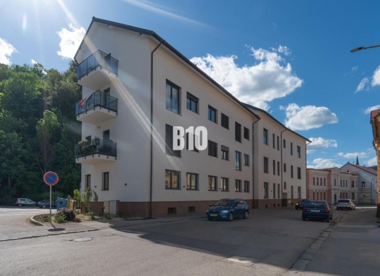 ADMINISTRATÍVNY PRIESTOR (127,87 m²) V NOVOSTAVBE REZIDENCIA KUBÍN V C - Budova kancelárií na Matúškovej ulici v Dolnom Kubíne s parkovaním.