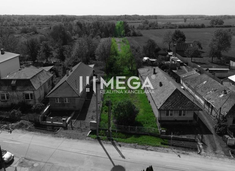 NA PREDAJ: Stavebný pozemok – Senné (okres Michalovce) - Exteriér v Sennom: pozemky - bývanie so zeleňou a prístupovou cestou.
