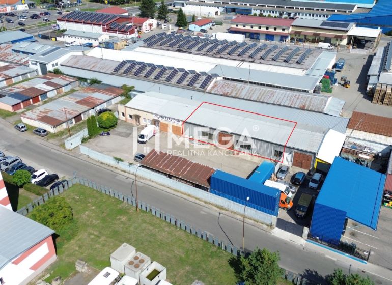 FLEXIBILNÝ PRENÁJOM HALY V HUMENNOM – od 600€ až 300 m² - Priemyslová zóna na Fidlikovej ulici v Humennom zahŕňa sklady a haly so solárnymi panelmi.