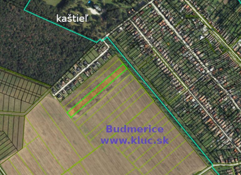 Investičná príležitosť. Pôda pri budmerickom kaštieli. - Letecká mapa Budmeric, ukazuje kaštieľ, ulice a Poľnohospodárske a lesné pozemky.