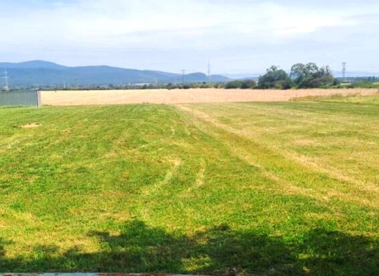 Pozemok pre Váš NOVÝ DOMOV  11km od Michaloviec - Pozemok na Vybuchancovi v Nacinej Vsi, vhodný na bývanie, s výhľadom na hory.