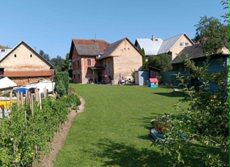 Slnečný pozemok s rodinným domom v Ovčiarsku  - Záhrady a domy v Ovčiarsku, ideálne pozemky - bývanie na vidieku.