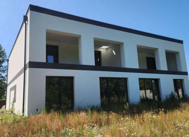 I Predaj 5-i mezonetu s vlastným pozemkom - 5 a viac izbový byt v dvojpodlažnej budove s minimalistickou architektúrou, Dunajský Klátov.