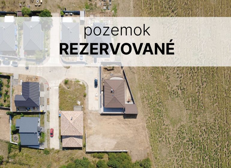 REZERVOVANÉ - Pozemok, 659 m², Vlčia dolina, Suchá nad Parnou - Letecký pohľad na rezervovaný pozemok v Suchej nad Parnou, Vlčia dolina - bývanie.