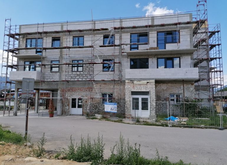REZERVOVAÝ 3 izbový na predaj Tomčany, 136 m2 poschodie 3 terasa 59 m2 - Budova v rekonštrukcii na ulici Tomčany v Martine pre 3-izbové byty.