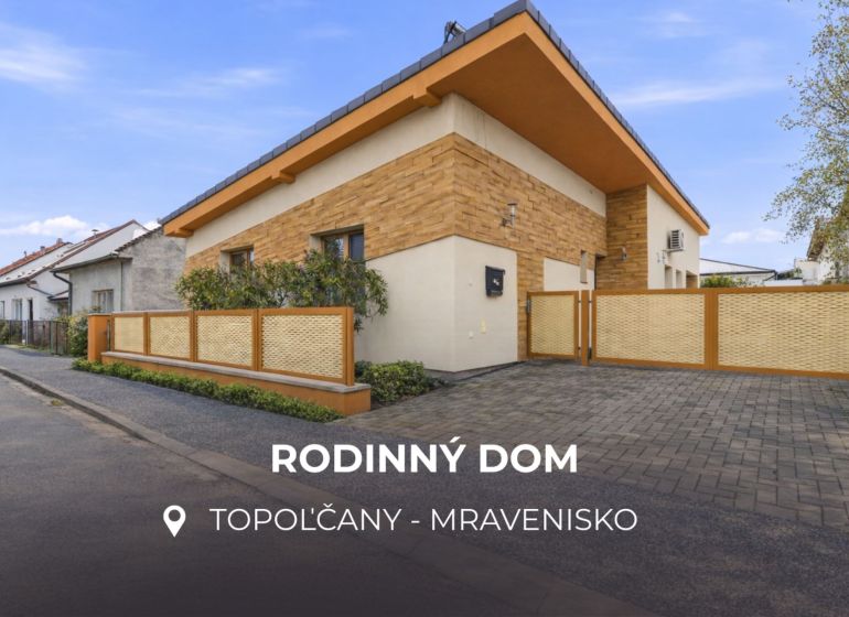 MODERNÁ NOVOSTAVBA | TOPOĽČANY | MRAVENISKO - Rodinný dom na ulici Mravenisko v Topoľčanoch s kamenným obkladom fasády a záhradou.