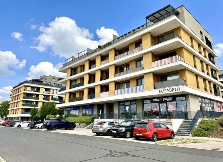 Na predaj novostavba 3 izbový byt, Bratislava, Nový Ružinov, Bajkalská - Bytový dom na Bajkalskej ulici v Bratislave - Ružinove s parkovaním pred budovou.