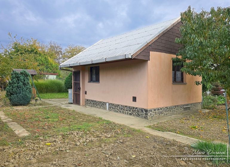 ZNÍŽENÁ CENA záhradná chatka v Šali za strelnicou - Záhradná chatka s upraveným dvorom v tichom prostredí.