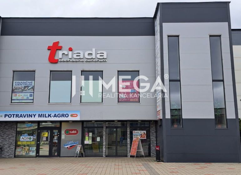 NA PRENÁJOM - kancelária v OC triada v meste Humenné - Obchodné centrum s kanceláriami na Námestí slobody v Humennom.