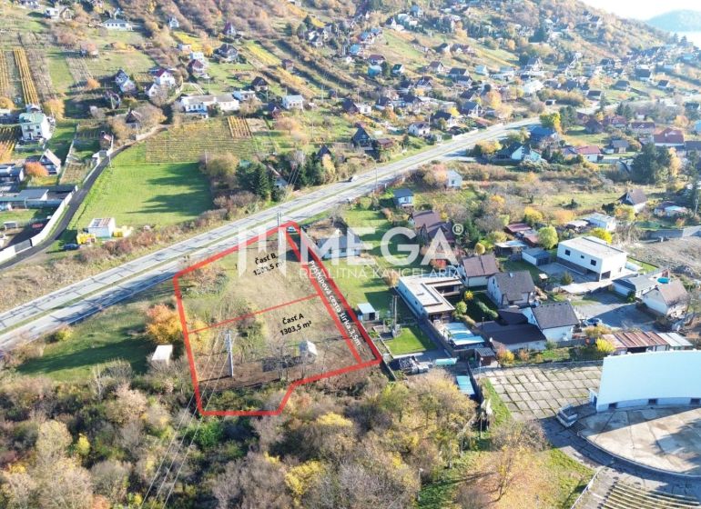 EXKLUZÍVNE NA PREDAJ 1303,5 m2 POZEMOK NA ZEMPLÍNSKEJ ŠÍRAVE - Vinné ponúka pozemky na bývanie s výhľadom na malebnú krajinu a okolité stavby.