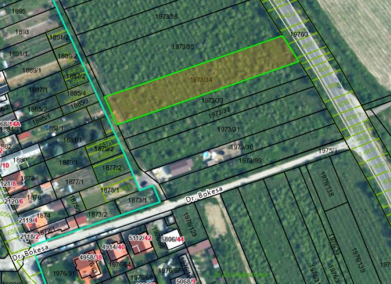 VÝBORNÁ INVESTÍCIA - POZEMOK URČENÝ NA VÝSTAVBU RD - Letecká mapa pozemkov na bývanie v Pezinku, ulica Dr.Bokesa s vyznačenými parcelami.