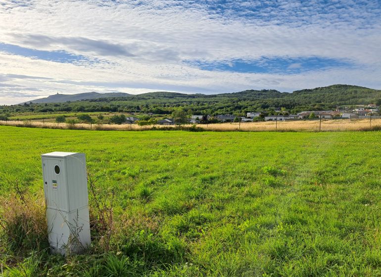 Stavebný pozemok 673 m2 v Štitároch s výhľadom na Zobor i Žibricu - Zeleň a výhľad na hory v Štitároch, vhodné pre Pozemky - bývanie.