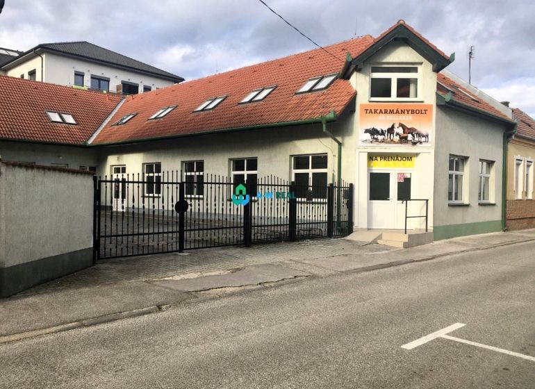Predádzkový objekt na prenájom v centre mesta - Budova obchodných priestorov na prenájom v Dunajskej Strede na neuvedenej ulici.