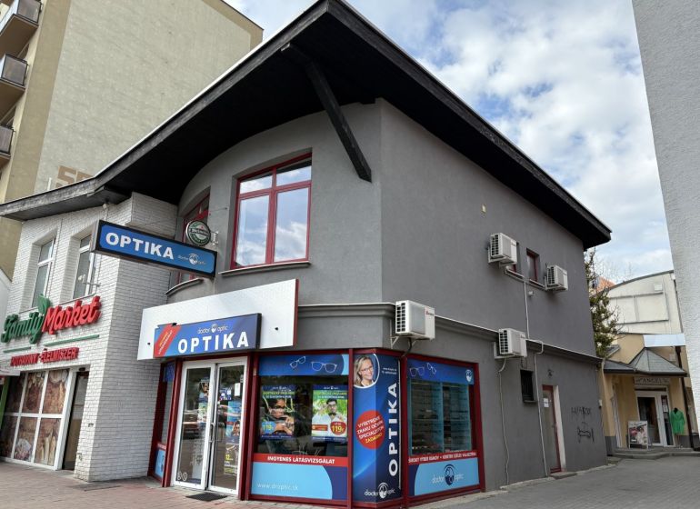 Prenájom nebytového priestoru na podnikateľské účely v CENTRE Dunajske - Budova na Korze Bélu Bartóka v Dunajskej Strede s optikou a marketom.
