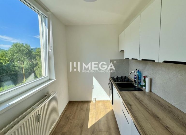 Na prenájom 1-izbový byt s balkónom na Košickej ulici v Humennom