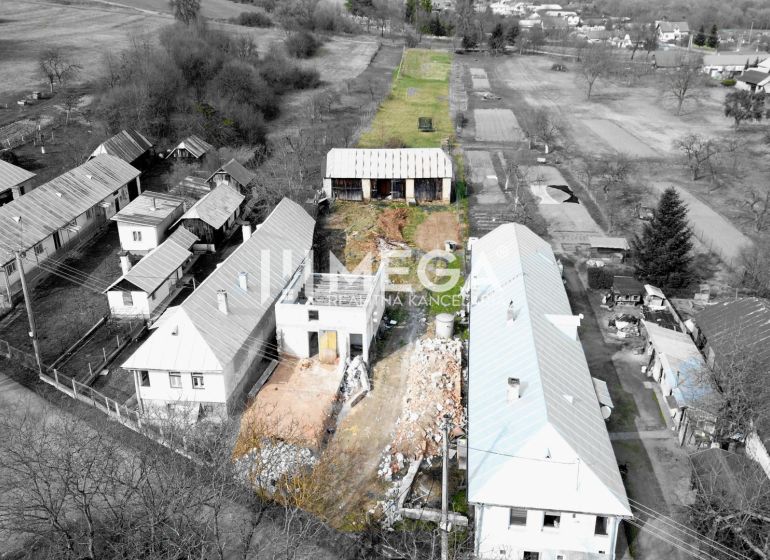 NA PREDAJ EXKLUZÍVNE: Rozostavaná stavba s kráľovským pozemkom a bonus