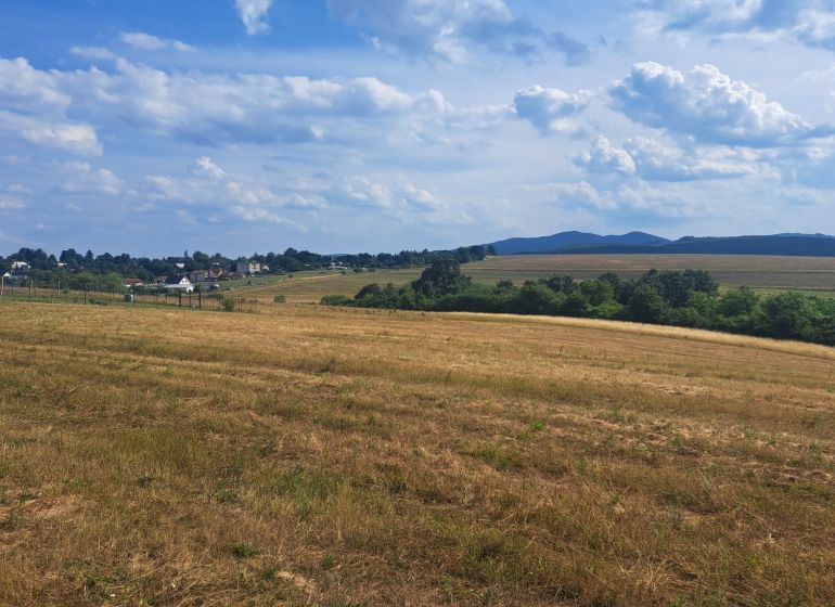 POZEMOK s krásnymi výhľadmi. Rozloha 2890 m2, Ostrá Lúka okr.Zvolen - Pozemky - bývanie v Ostrej Lúke s rozsiahlym výhľadom na okolitú krajinu.