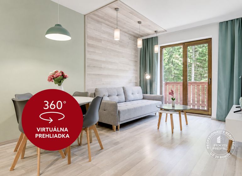 2-izbový byt s PARKOVACÍM MIESTOM lokalita CHOPOK JUH - Svetlý interiér 2-izbového bytu s podlahou s dreveným dekorom a balkónom.