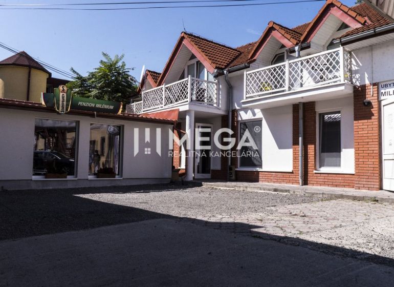 Na predaj nehnuteľnosť - zabehnutý penzión v centre mesta Humenné - Budova penziónu na Štefánikovej ulici v Humennom, obľúbená pre ubytovanie v Hotely a penzióny.