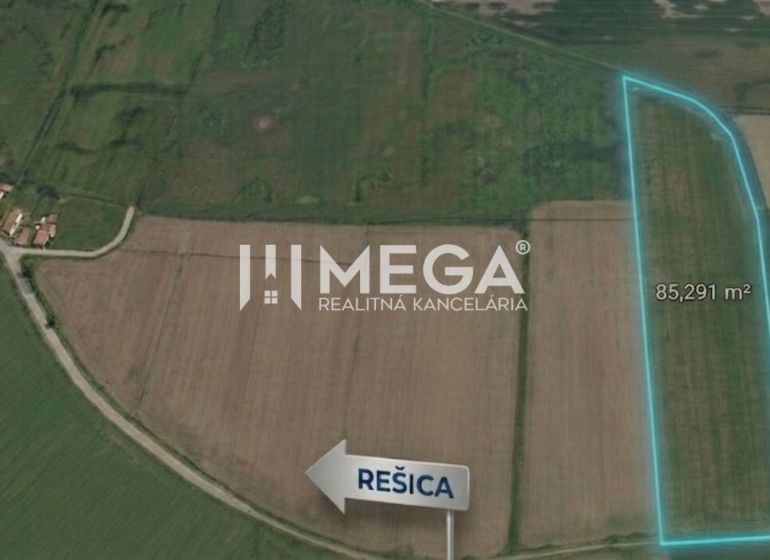 NA PREDAJ: Investičný pozemok 85 291 m² – Rešica, Košice-okolie - Letecký pohľad na poľnohospodársky pozemok v okolí Rešíc, Zvláštne nehnuteľnosti.