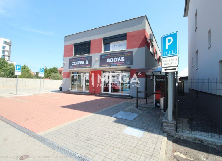 NA PRENÁJOM: 2x Moderná, klimatizovaná kancelária s parkovaním a optic - Kancelárie na ulici Sama Chalupku v Michalovciach s parkoviskom pred budovou.