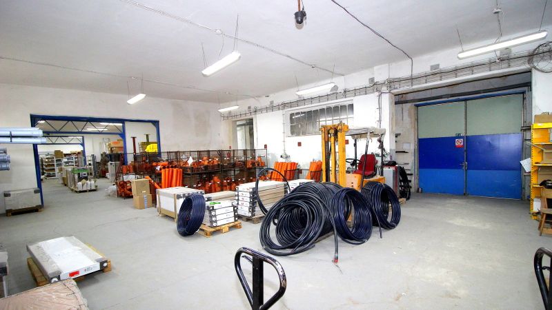 PRENAJATÉ - 2 x 200 m² SKLADOVÝ PRIESTOR, RAMPOVÁ, KE - PRENÁJOM Skladový priestor Košice, Rampová