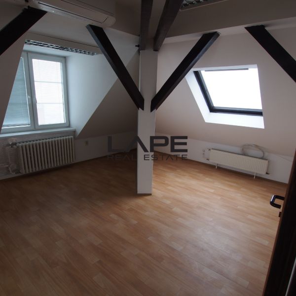 Ateliér-podkrovný priestor v centre BA - PB240337.JPG