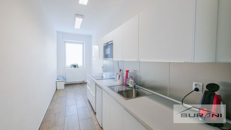 Bez provízie RK | Kancelárie | 24 m² – 46 m² | parkovanie | Svornosti  - P1120574.jpg