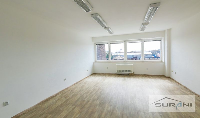 Bez provízie RK | Kancelárie | 24 m² – 46 m² | parkovanie | Svornosti  - P1120572.jpg