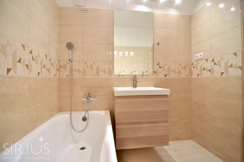 JÁNA SMREKA, 3-i byt, 76 m2 – nová komplet rekonštrukcia až do panelu - 8.JPG