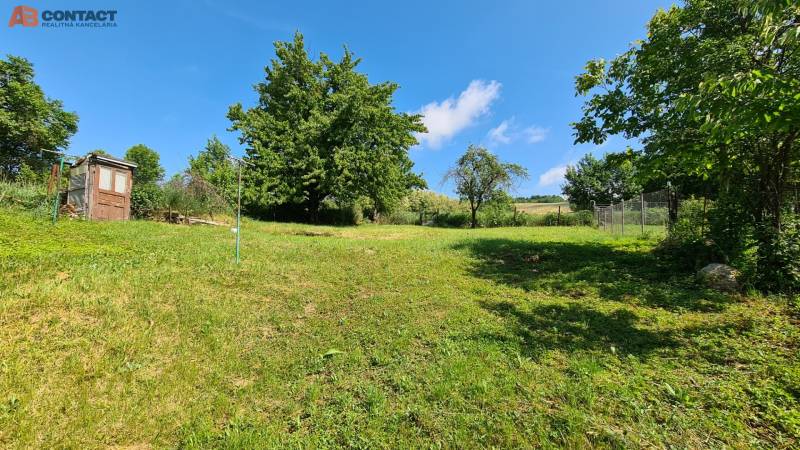 Romantický pozemok s pôvodným domom v obci Hubina - Hubina 82