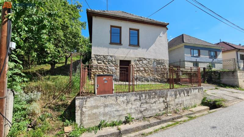 Romantický pozemok s pôvodným domom v obci Hubina - Hubina 82