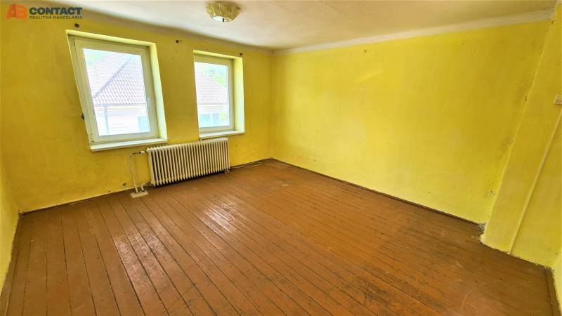 Romantický pozemok s pôvodným domom v obci Hubina - Hubina 82