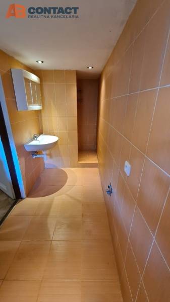 Romantický pozemok s pôvodným domom v obci Hubina - Hubina 82