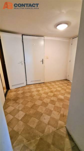 Romantický pozemok s pôvodným domom v obci Hubina - Hubina 82