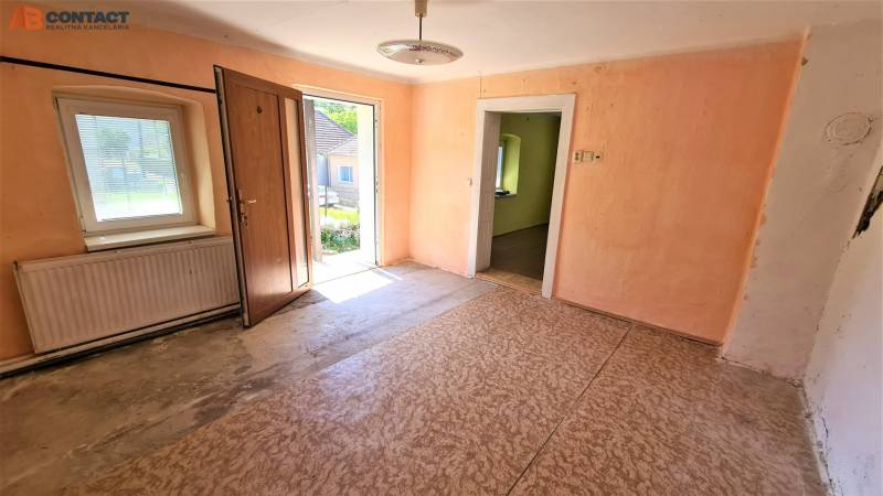 Romantický pozemok s pôvodným domom v obci Hubina - Hubina 82