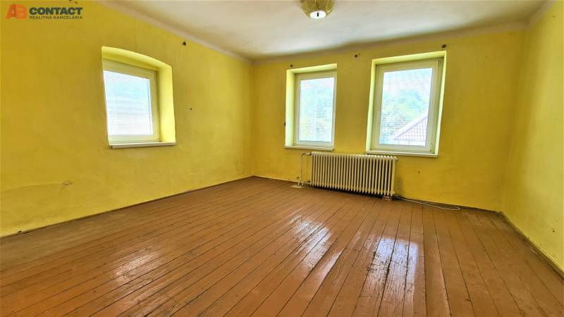 Romantický pozemok s pôvodným domom v obci Hubina - Hubina 82