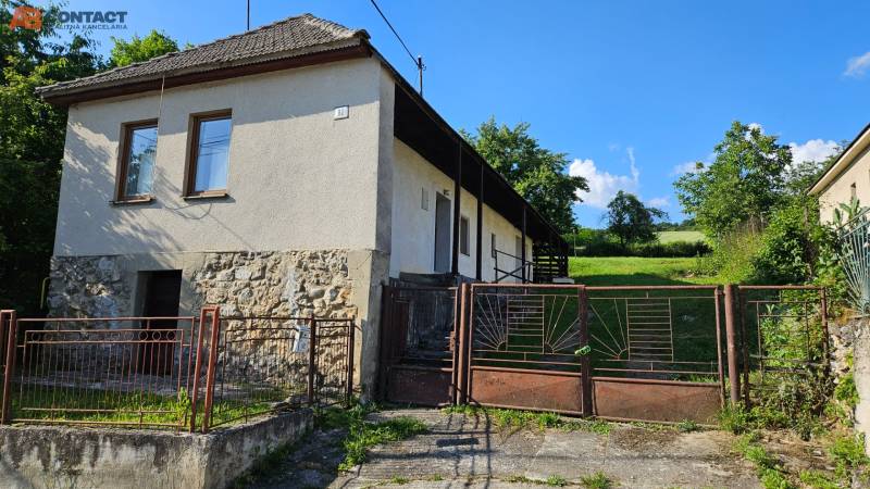 Romantický pozemok s pôvodným domom v obci Hubina - Hubina 82