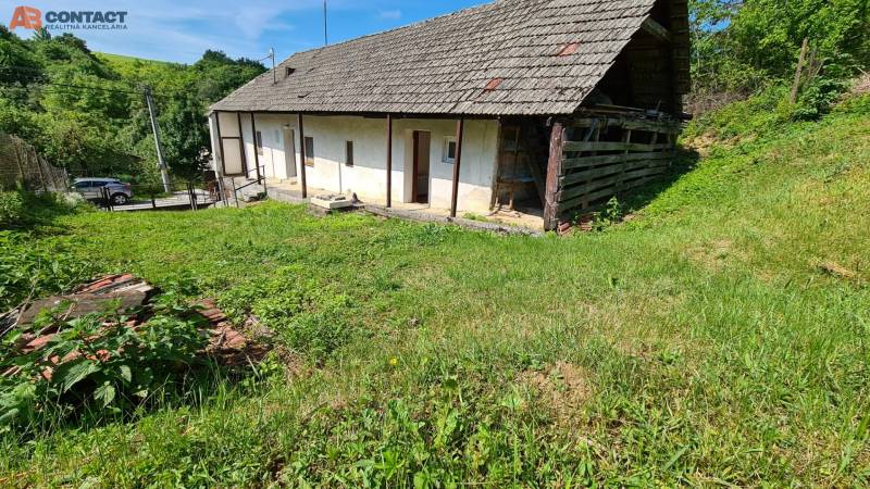 Romantický pozemok s pôvodným domom v obci Hubina - Hubina 82