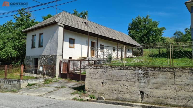 Romantický pozemok s pôvodným domom v obci Hubina - Hubina 82