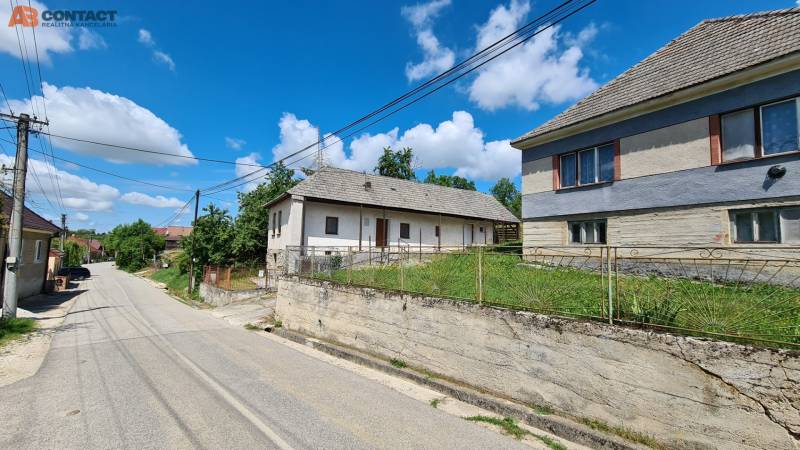 Romantický pozemok s pôvodným domom v obci Hubina - Hubina 82