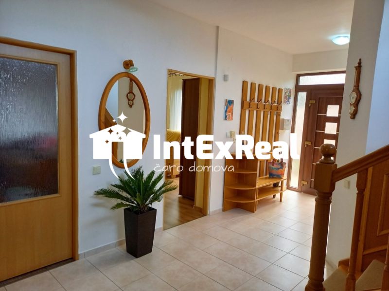 Dom snov, bazén, vinná pivnica, garáže, Mostová  - Dom so všetkým čo si môžeme priať, predaj, Mostová, viac na: https://reality.intexreal.sk/