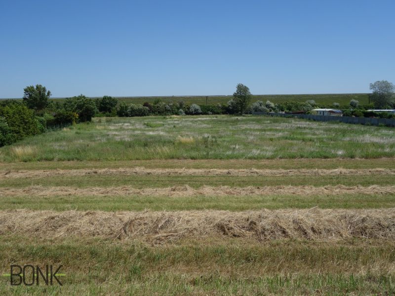 Predaj pozemku 1700 m2 obdĺžnikový tvar, možnosť rozdeliť na dva.