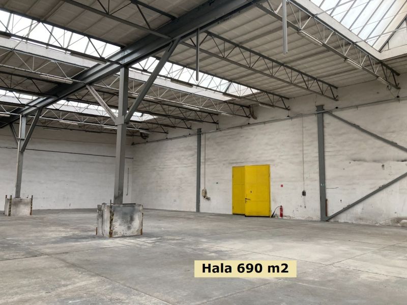Výrobno-skladový areál, haly /so žeriavmi/, výborná dostupnosť k D1/R1 - 698375_112fdc3dec7f9250c5169659b2af8b92.jpg