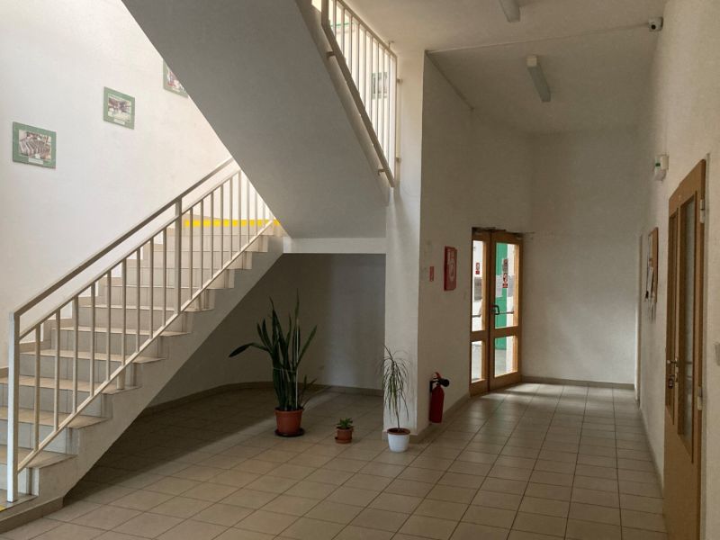 Výrobno-skladový areál, haly /so žeriavmi/, výborná dostupnosť k D1/R1 - 698375_47c5cb924a30d74a74f00eddf7977081.jpg